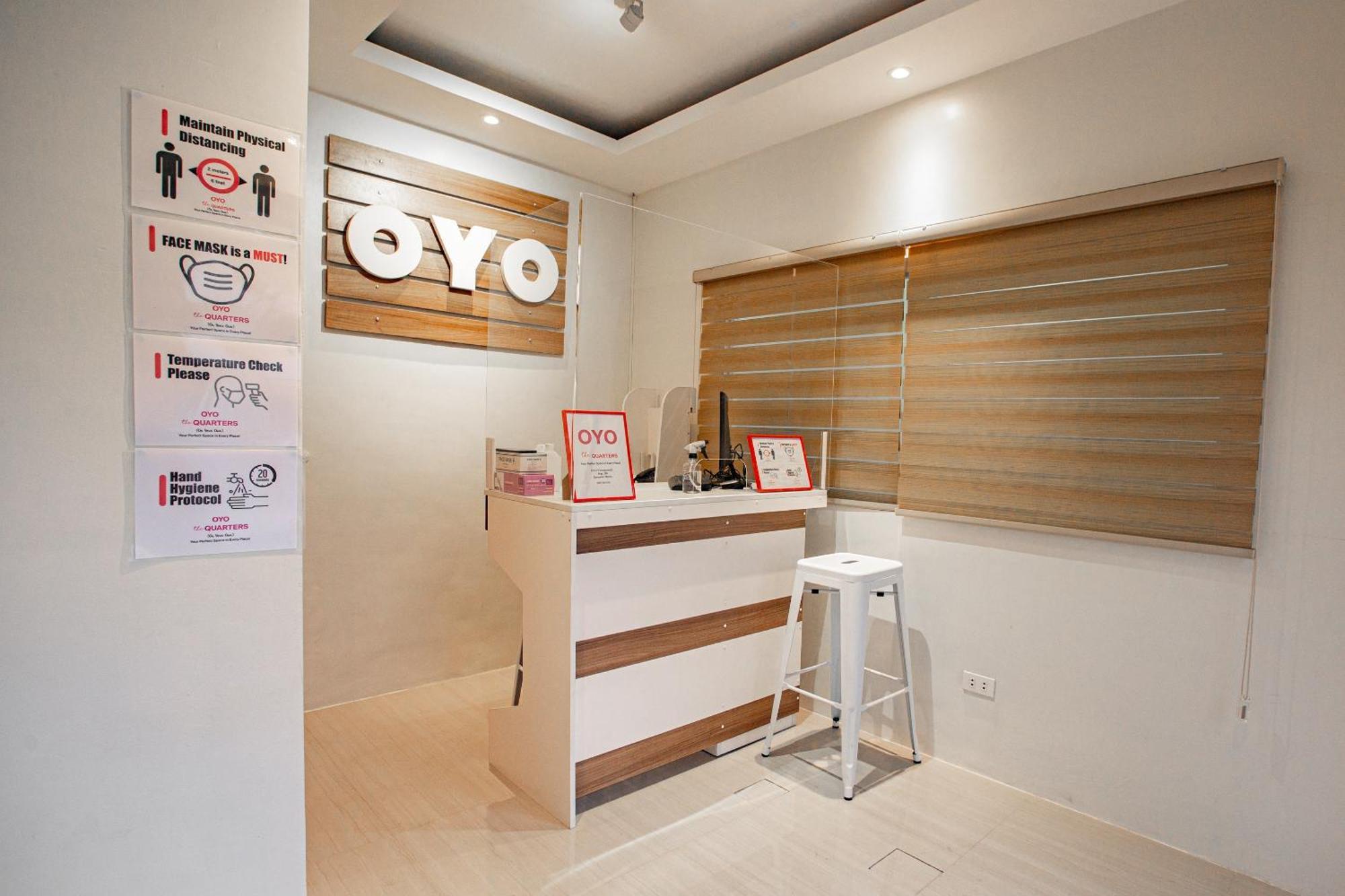 Oyo 605 The Quarters Hotel Manila Exterior photo